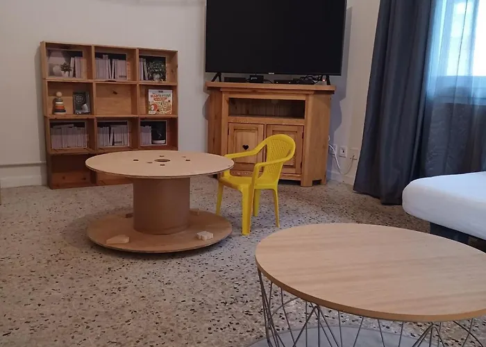 Maison Jardin & Garage P2 10 Min Gare Appartamento